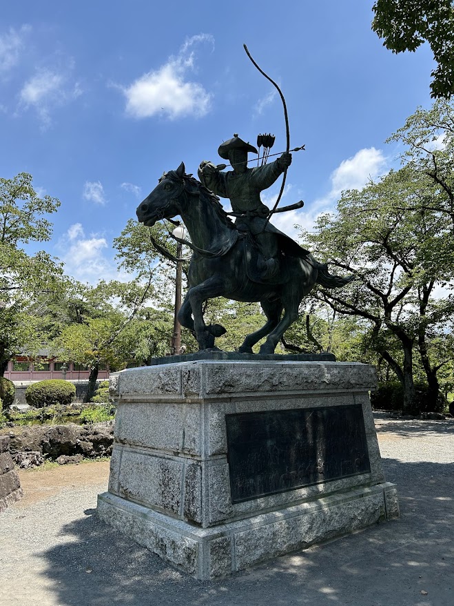 流鏑馬像