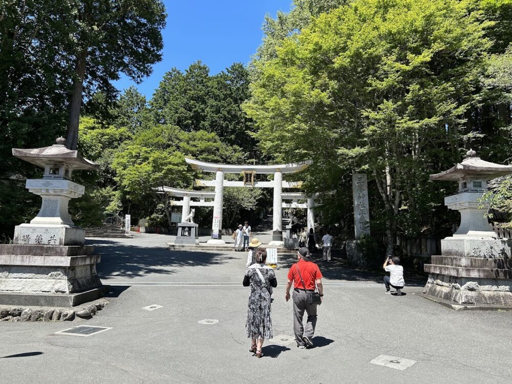 三峰神社三ツ鳥居