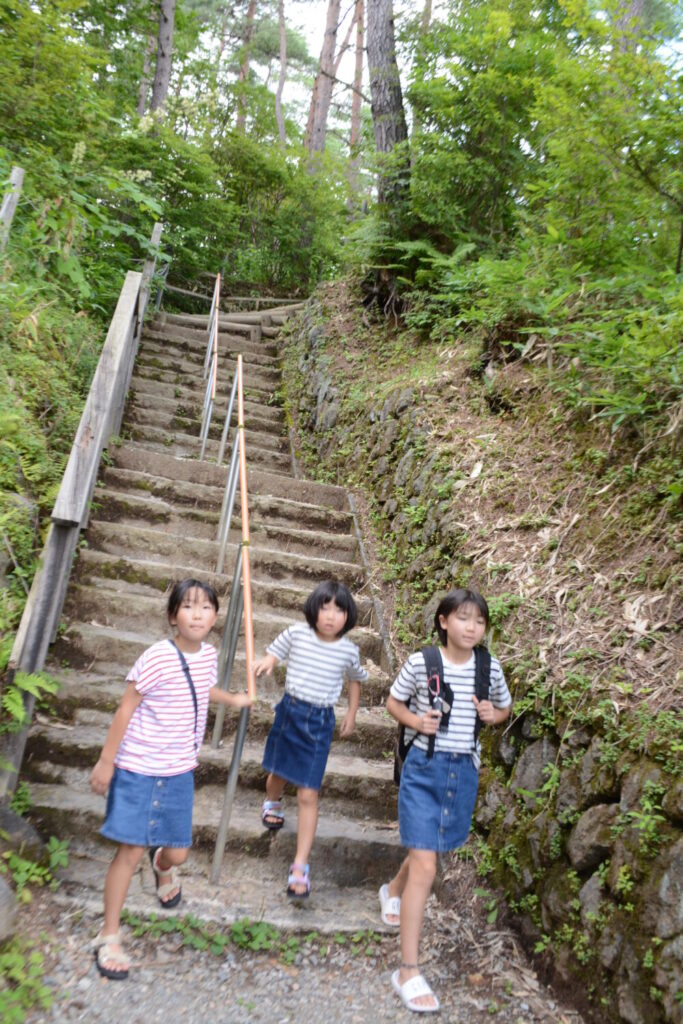 西の河原公園遊歩道