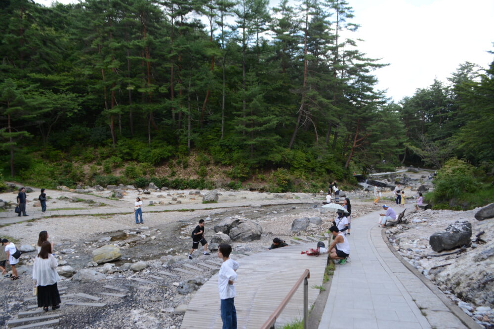 西の河原公園遊歩道