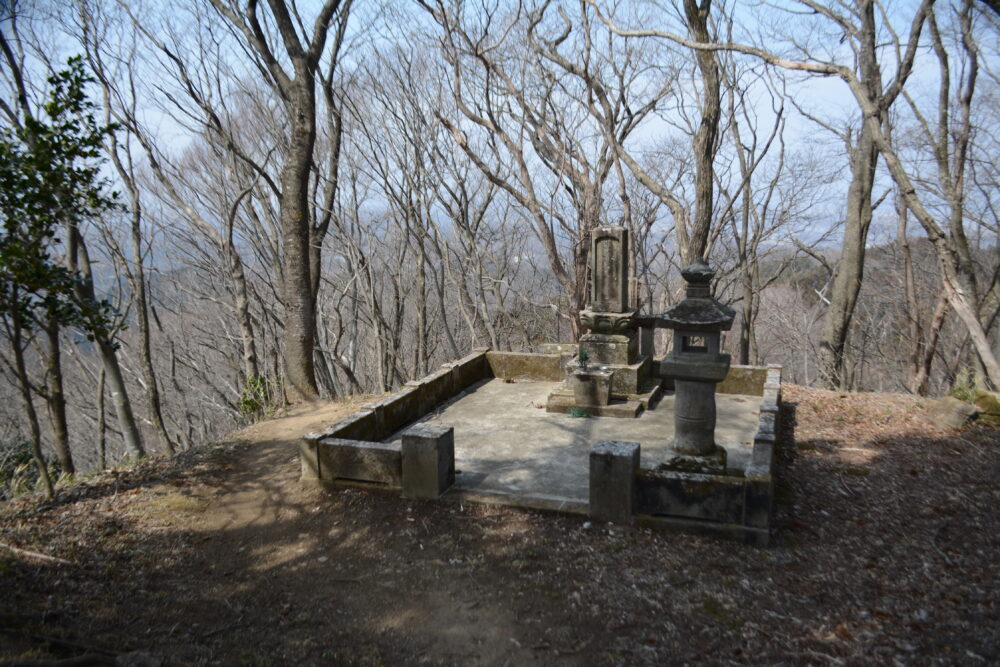 白河関山 お墓