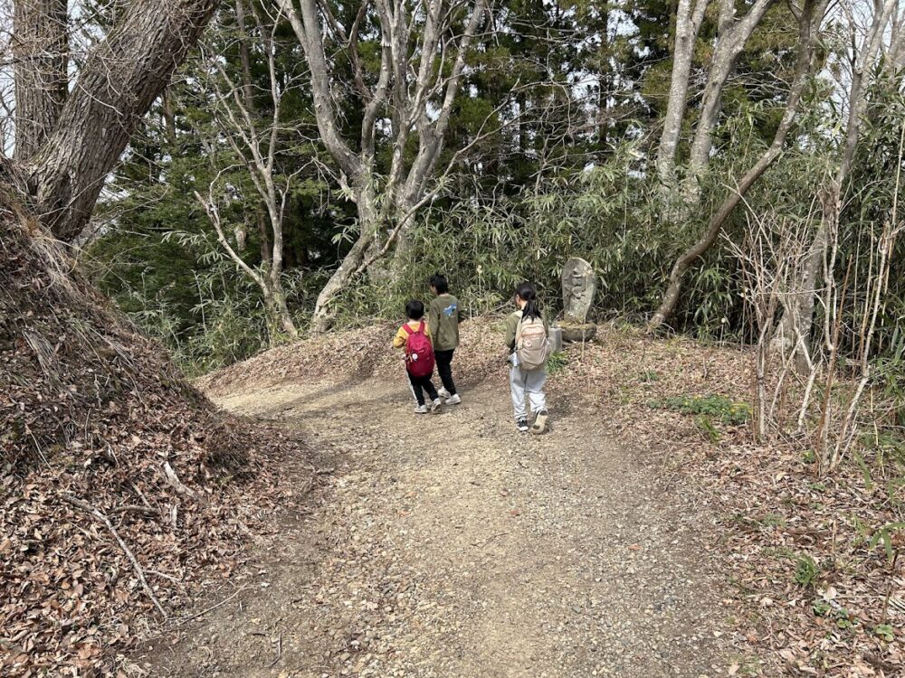 白河関山登山道