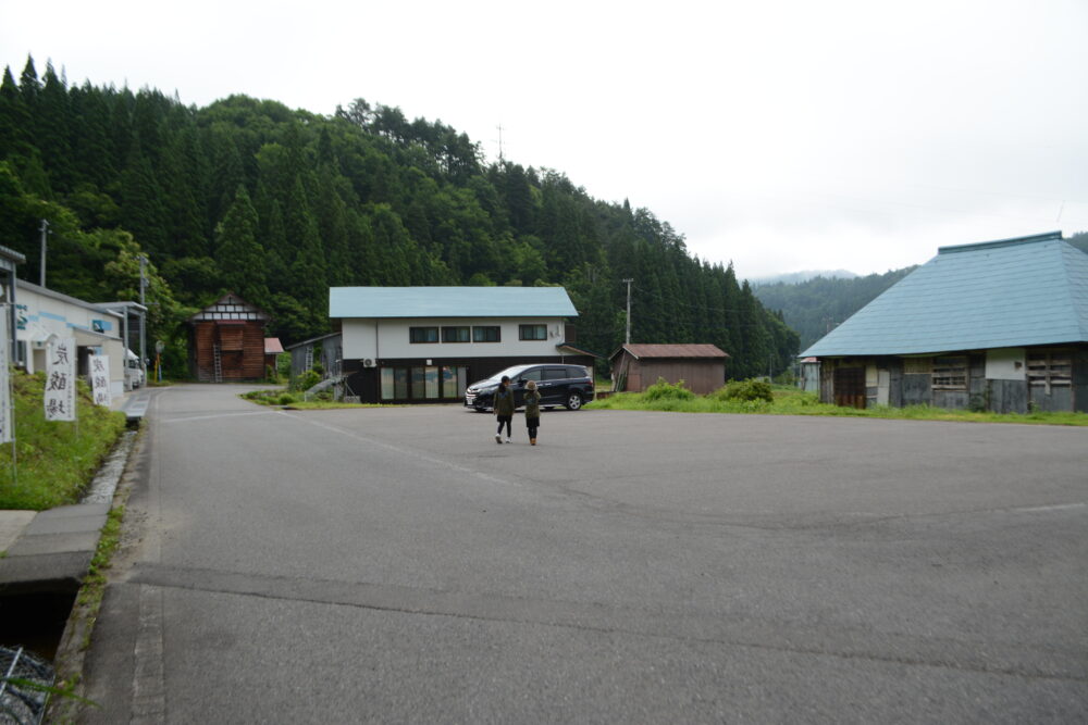 大塩天然炭酸場駐車場