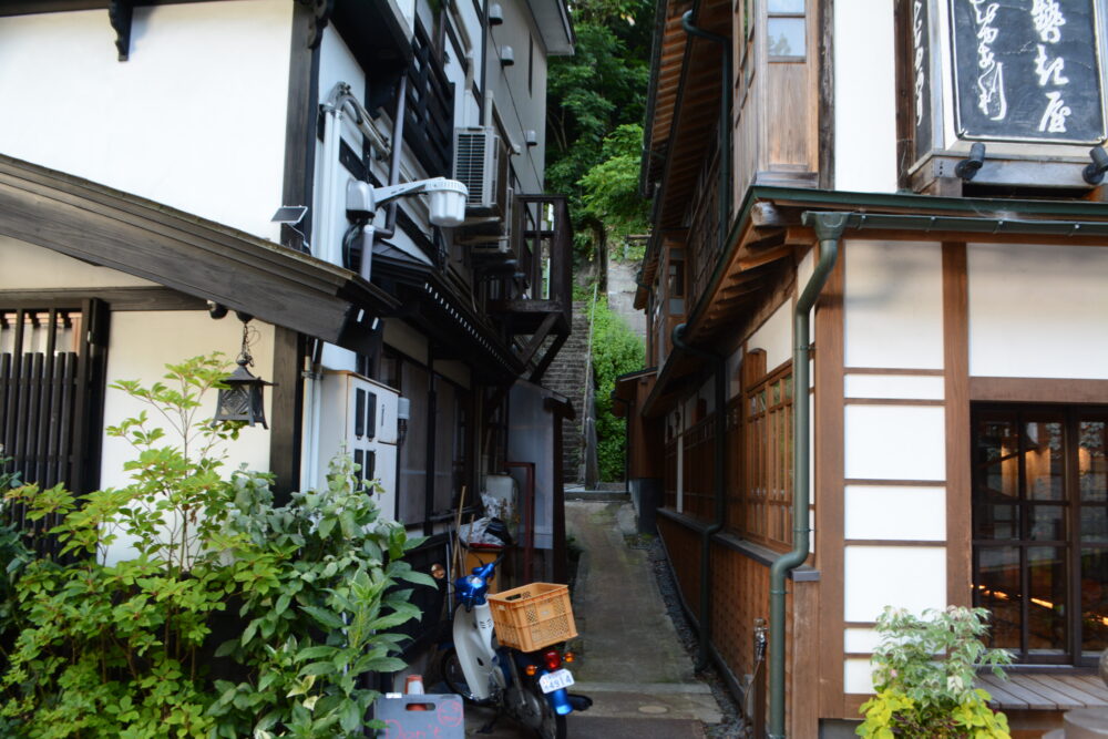 銀山温泉裏道