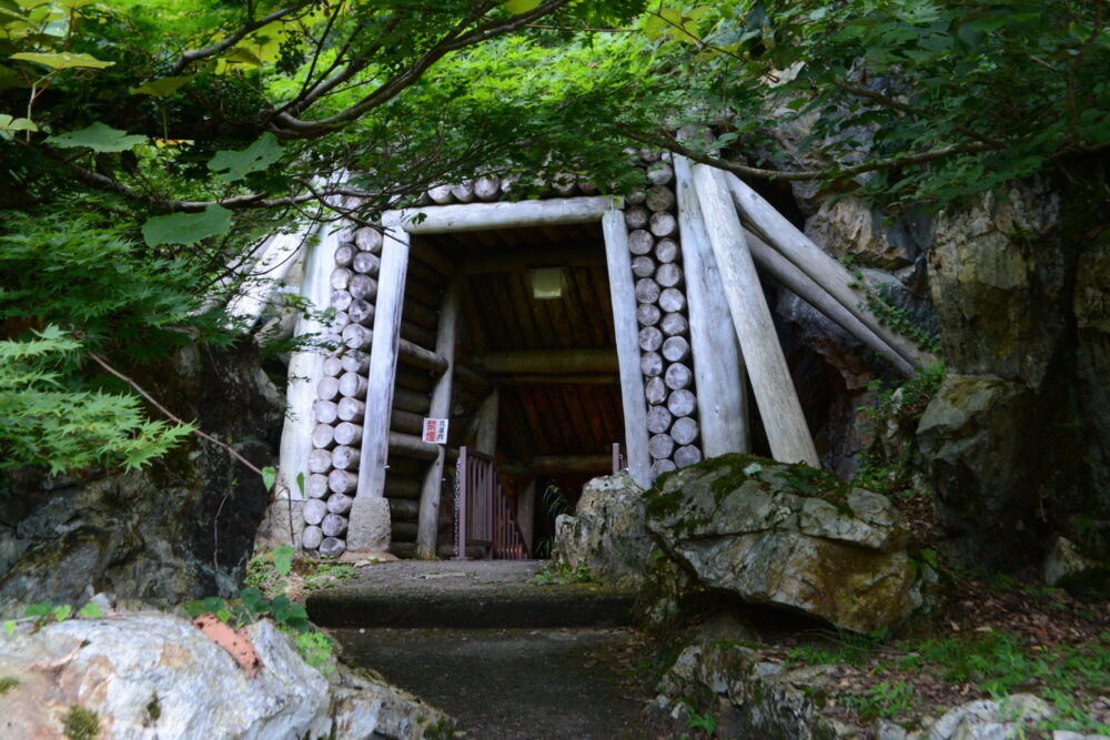 延沢銀鉱洞
