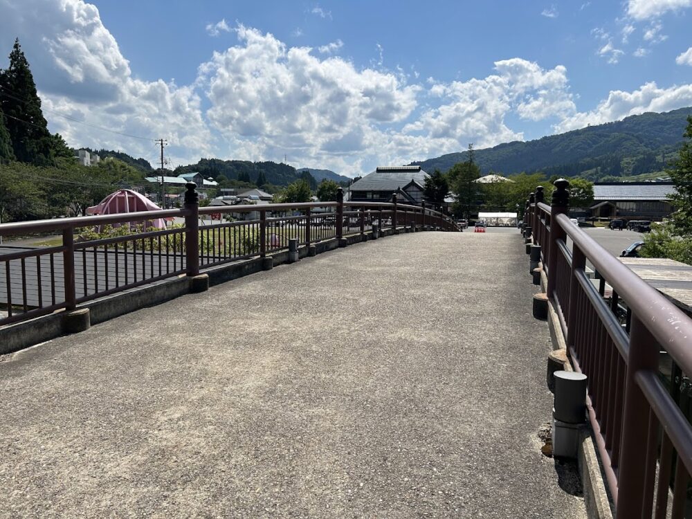 ほっとinやないづ足湯