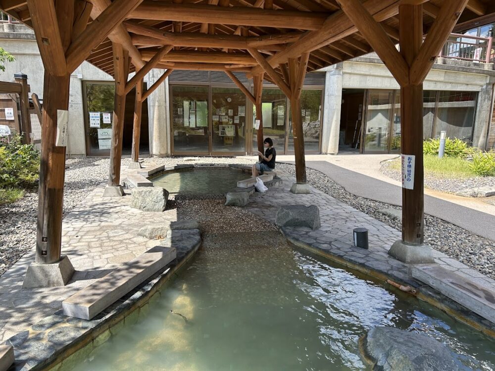 ほっとinやないづ足湯