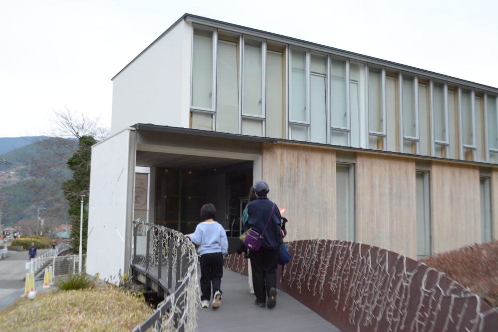 詩とメルヘン絵本館