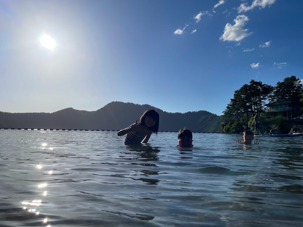 沼沢湖湖水浴